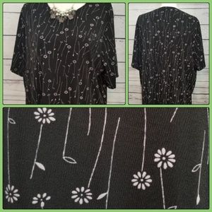 🌸 Ladies Blouse in Black w/Long Pink Flowers 🌸